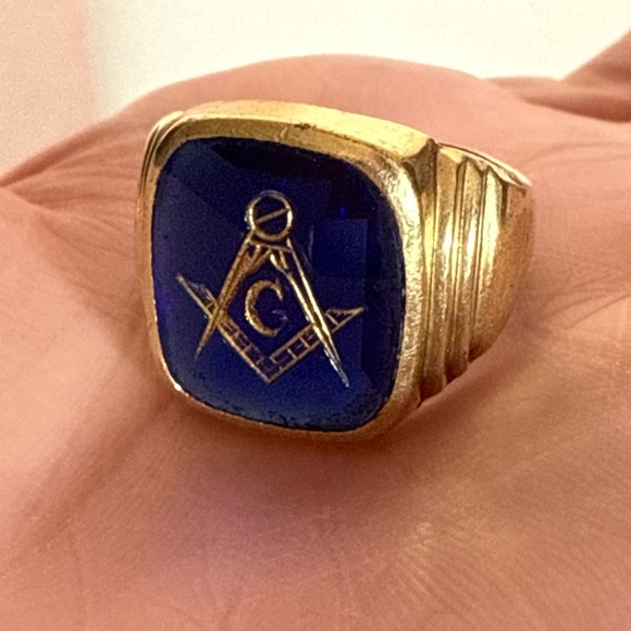 Estate Jewelry - Vintage 1940’ Art deco Gold Fill cobalt Blue Glass Mason Signet Ring
